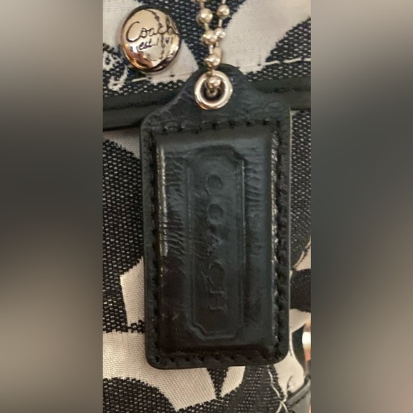 Coach 2010 Peyton Op Art Carryall with Multi-Compartments - Excellent Condition - Picture 7 of 10